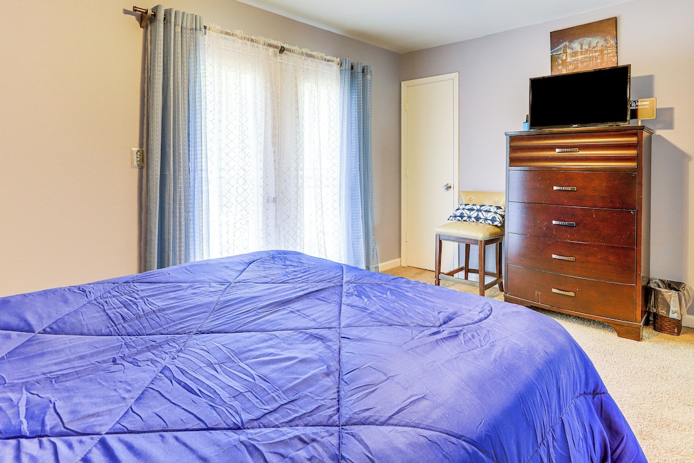 Easy ATL Access: Suburban Home Base w/ Patio