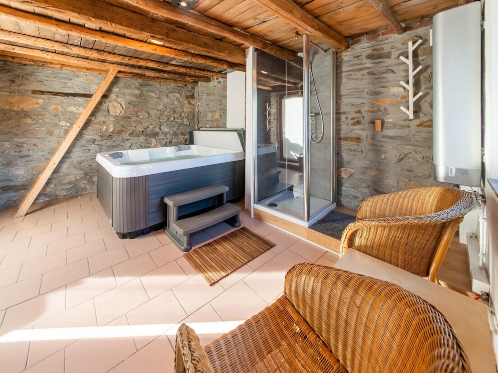 Holiday Home in Vielsalm With Bubble Bath