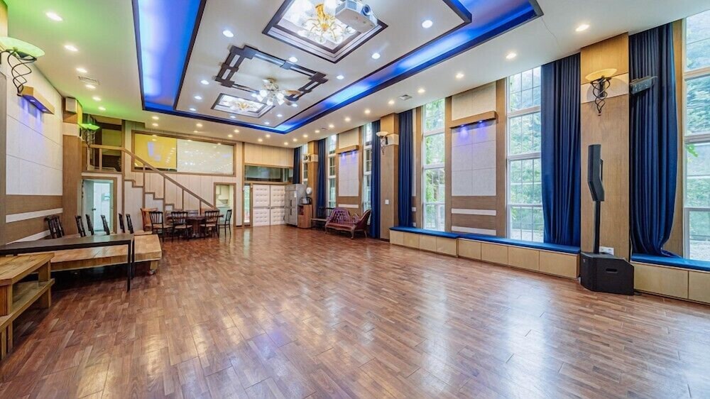 meeting & event spaces