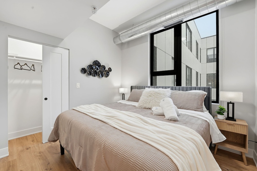 Comfy Condo - Gym Free Parking Modern Amenities