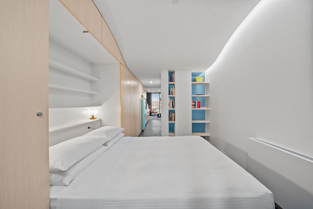 Stylish Studio in Acton With Stunning Water Views