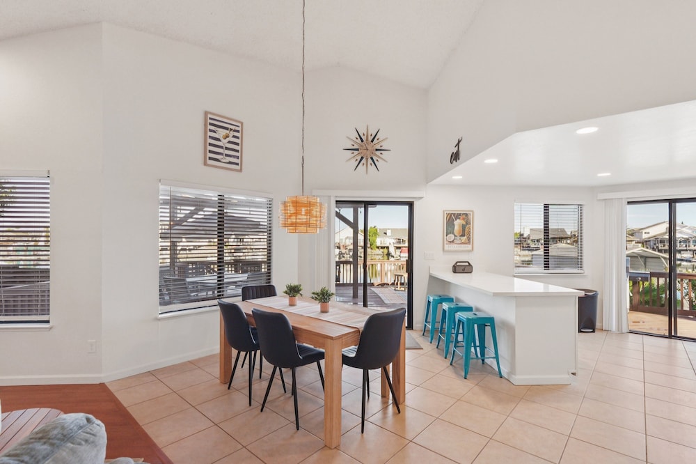 Waterfront Escape With Private Dock 3 Bedroom Home
