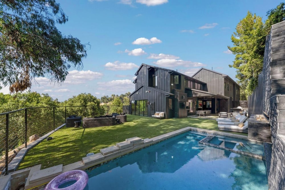 Oak Haven Sanctuary - Grand Estate With Pool, Guest House & Scenic Views