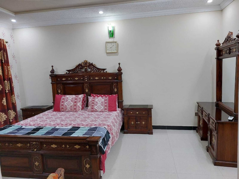 Beautiful 3-bed House in Islamabad view 4