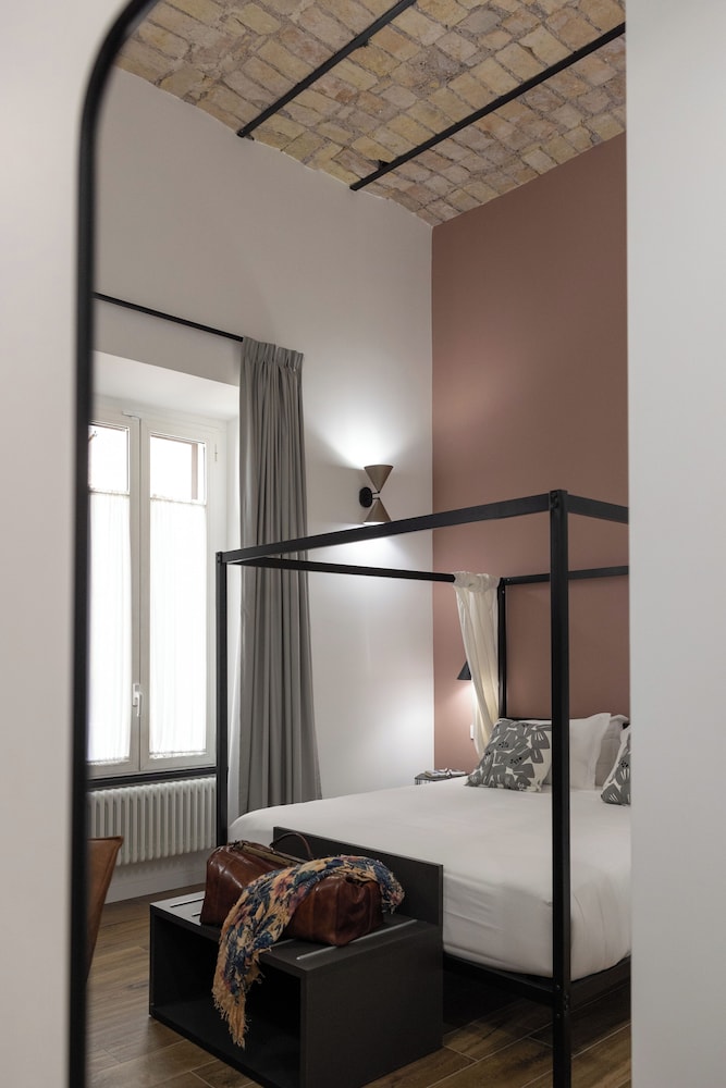 Style & Stone Guest House