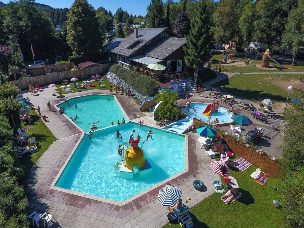 Peaceful Apartment With Pool