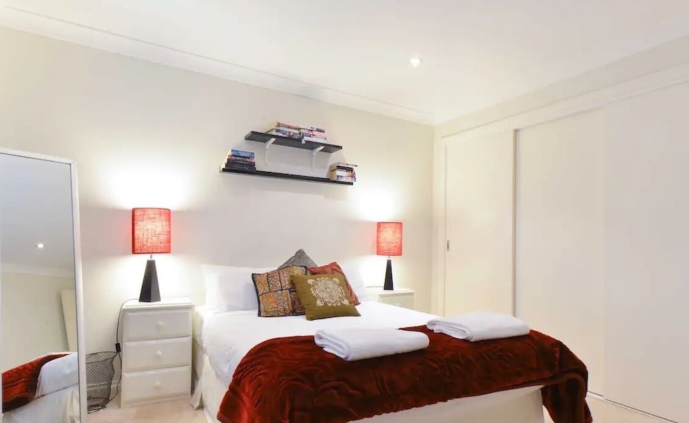 StayCentral - Tranquil Townhouse