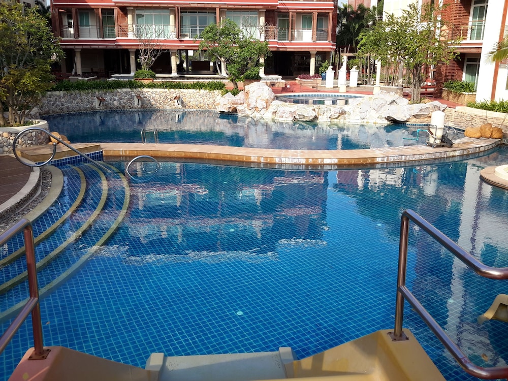 Beachfront Family Penthouse Hua Hin