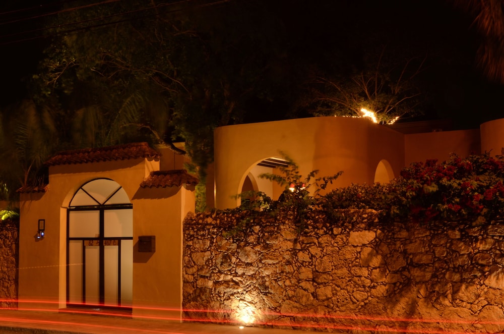 Ochenta Y Dos an urban bed & breakfast