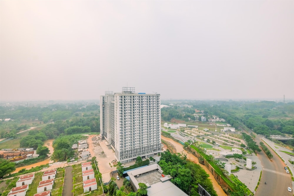 Modern Look 2BR at 28th Floor Podomoro Golf View Apartment