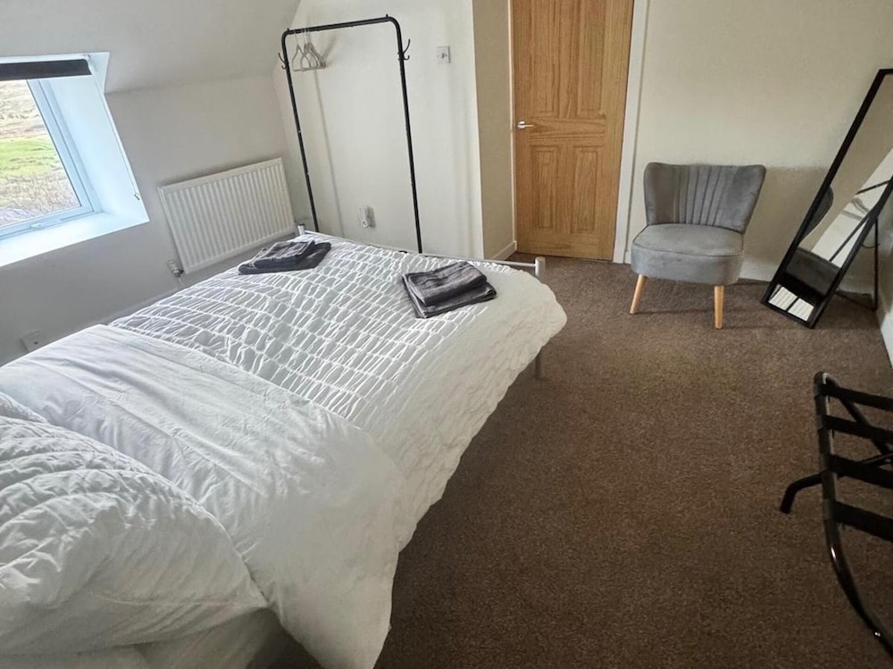 Croft House - Sleeps 4 & Mountain View