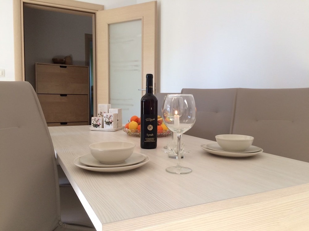 Apartment Hennion / Two Bedrooms A3 Liam view 4