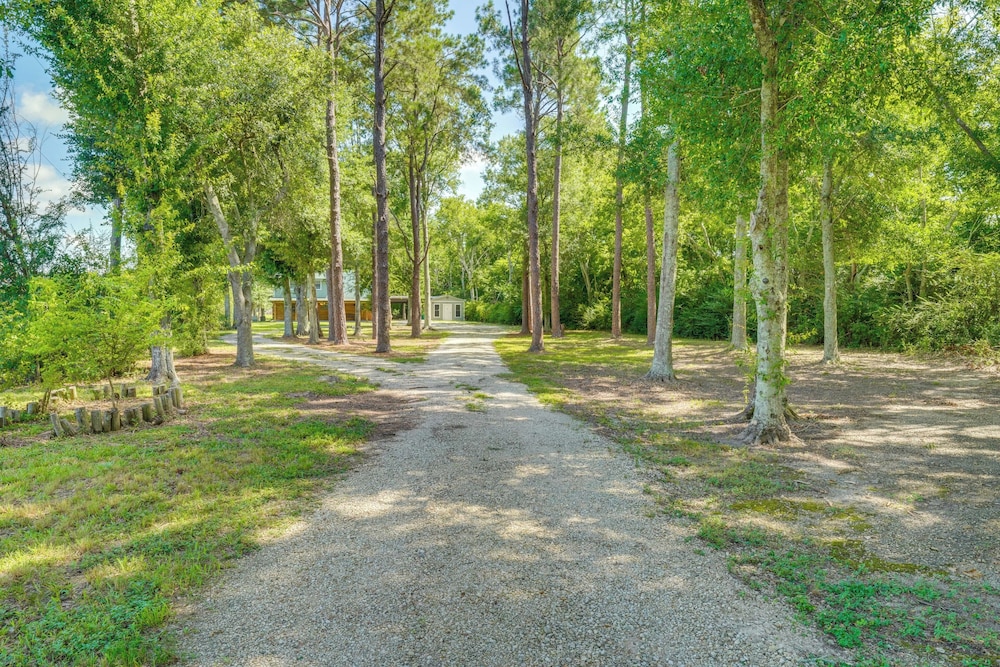 < 1 Mi to Casinos: Countryside Louisiana Getaway!
