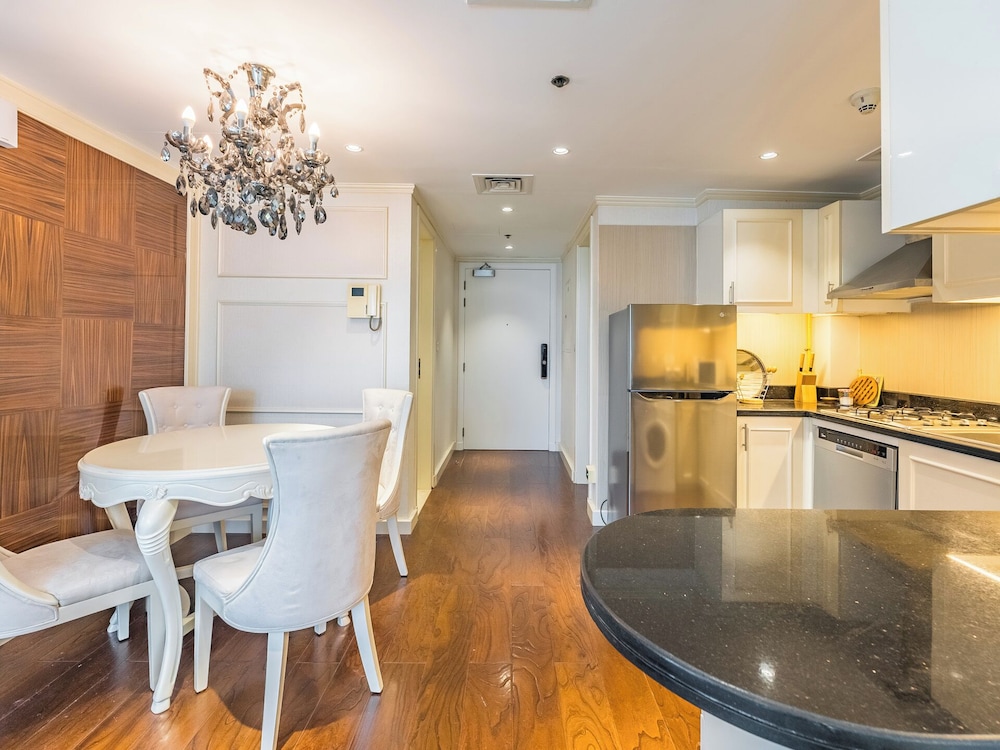 Luxury Spacious Condo in the Iconic Park Towers