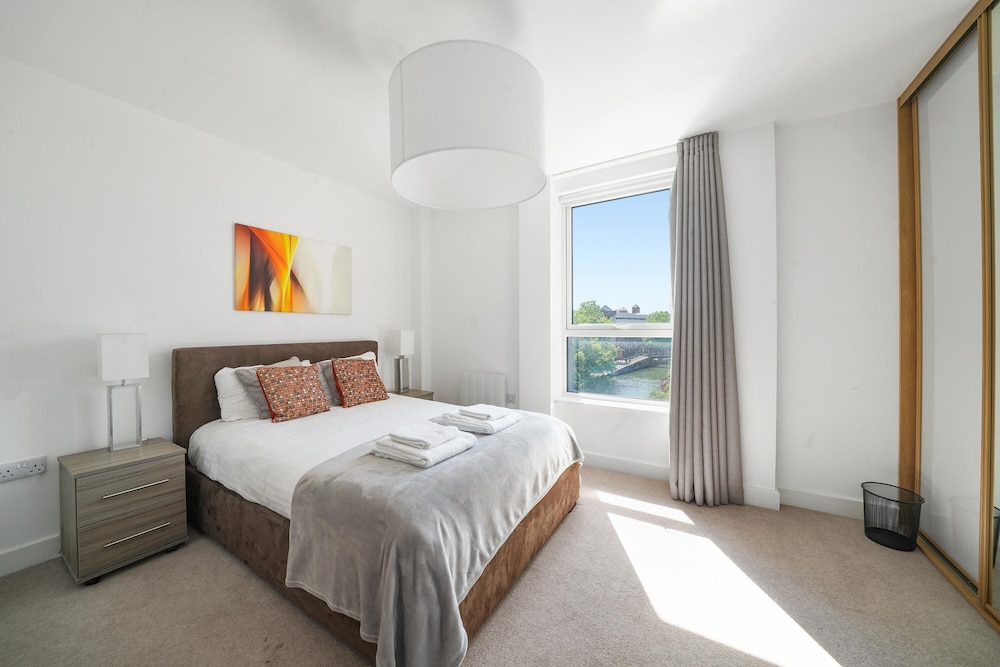 Kennet House Superior Serviced Apartment