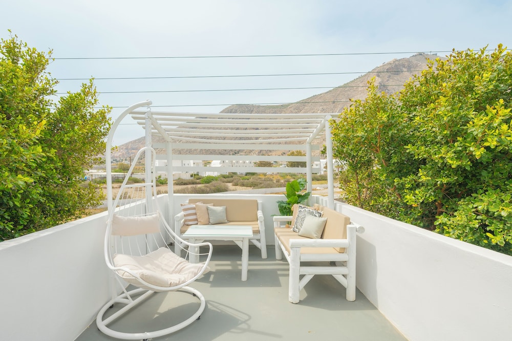 Loukas & Emma Eco Houses