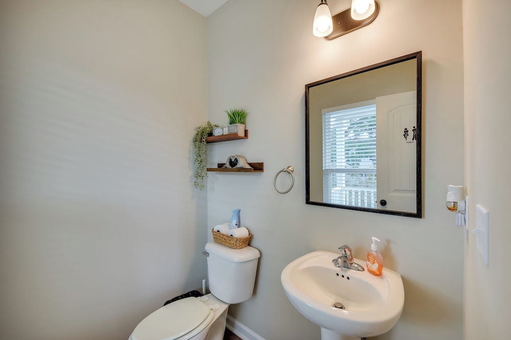 Walk to Beach: Group Getaway in Coastal Virginia