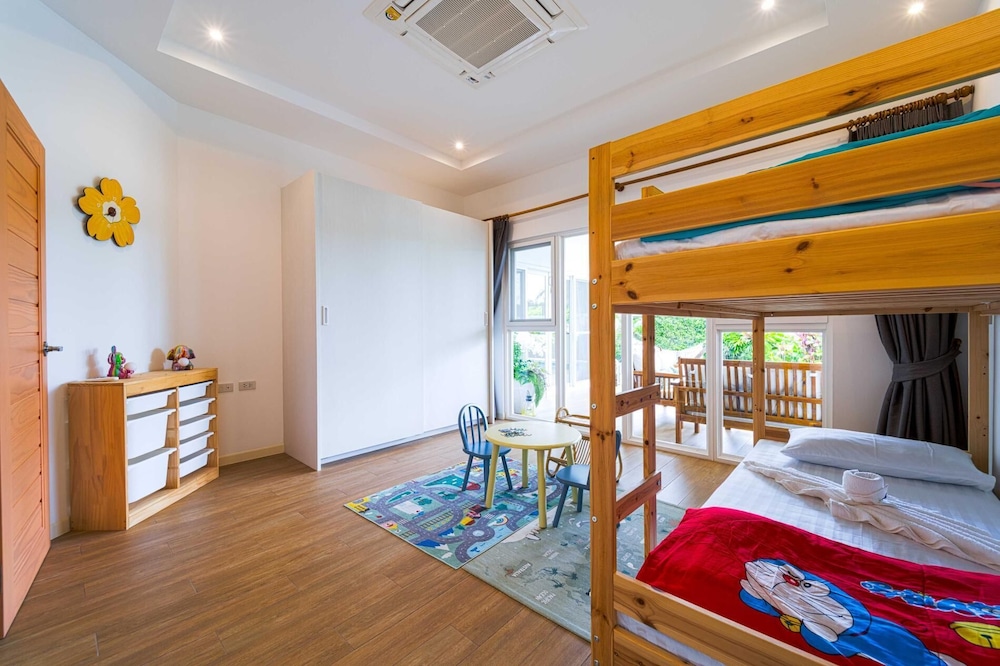 TropicalFamilyVilla w Pool&Garden ML103