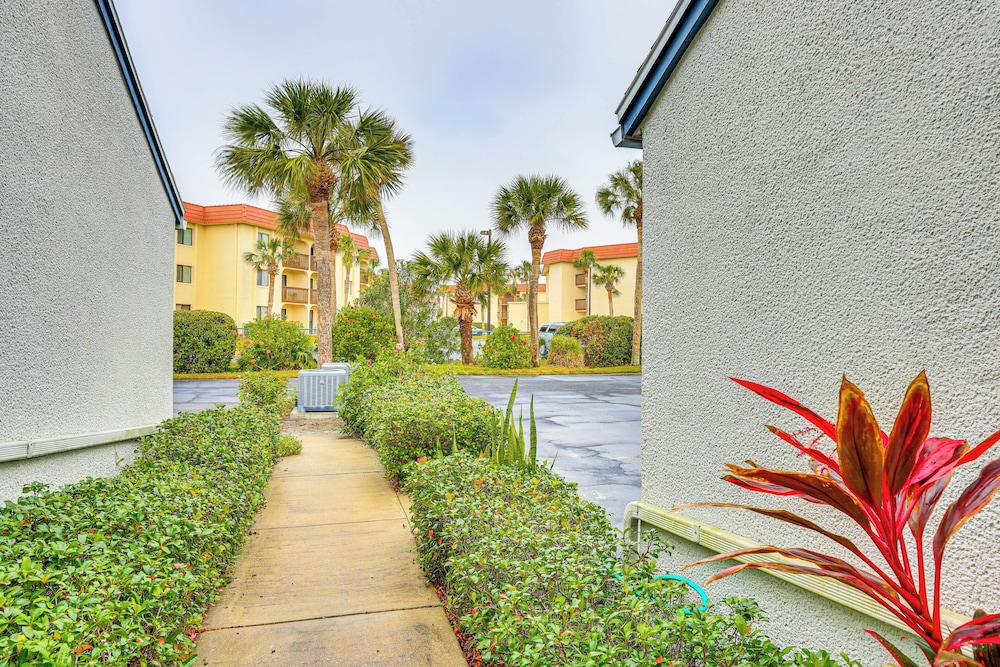 Community Pool: St Augustine Condo Near Beaches