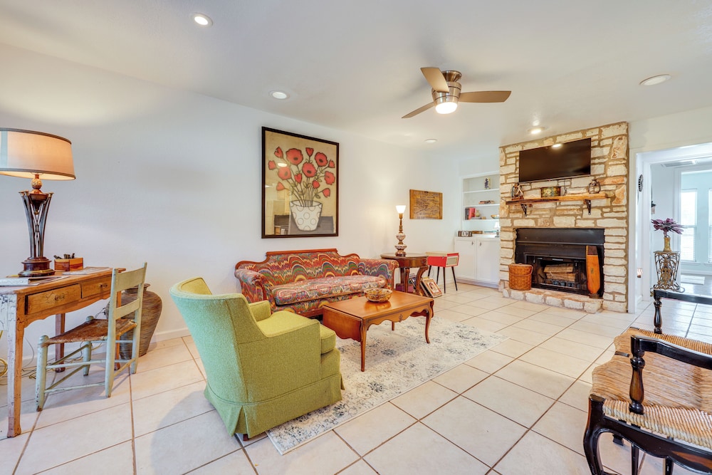 Hill Country Townhome: Close to Parks & Hiking