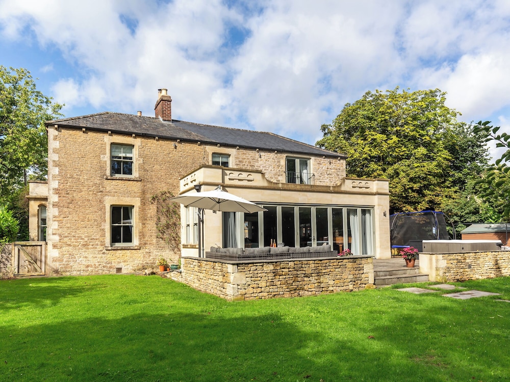 Vallis Oak Villa