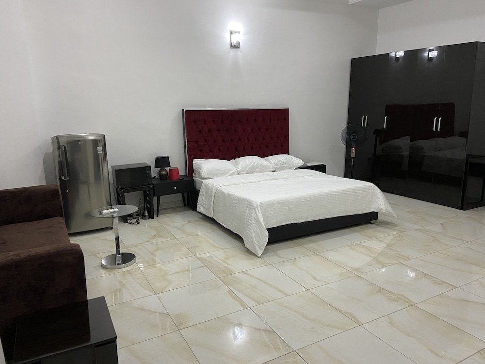 Luxurious and Inviting 4-bed House in Chevro-lekki view 5