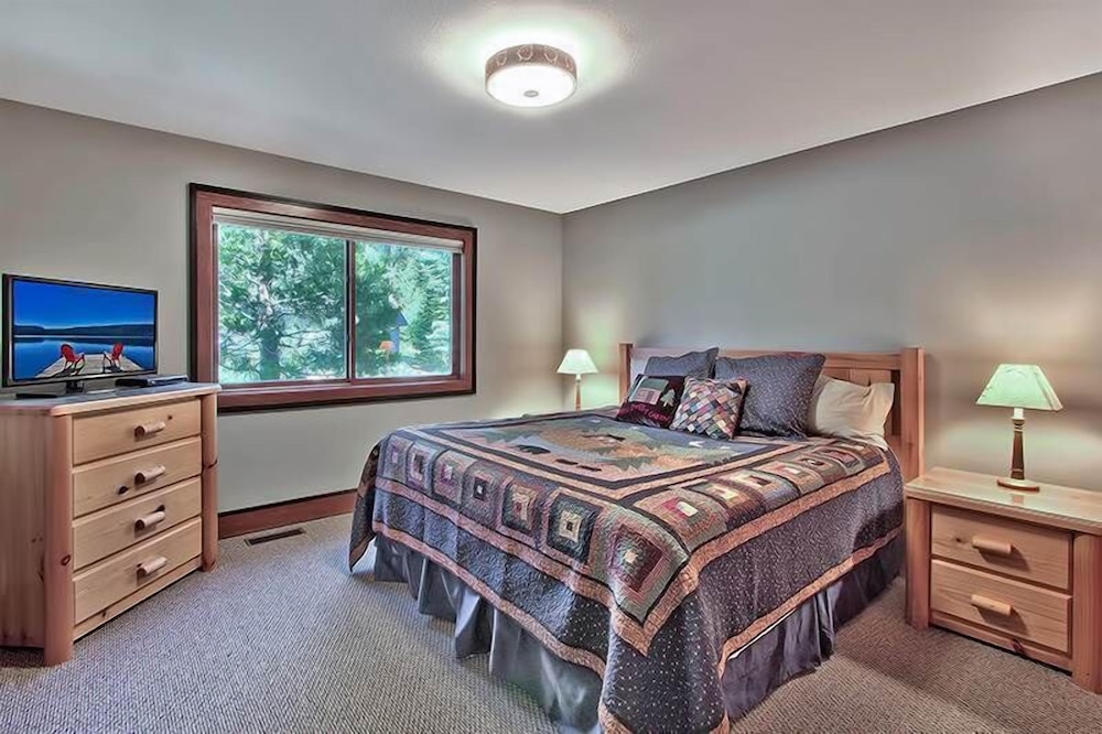 Lake Tahoe Vacations - Wilderness Lodge - 5 Br Home - Property Image 2