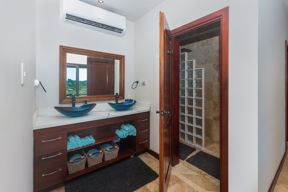 Pristine Bay 1005- Villa Loce 4 Bedroom Home