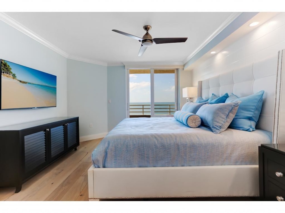 Beachfront Condo With 180-degree Views and Pool view 4