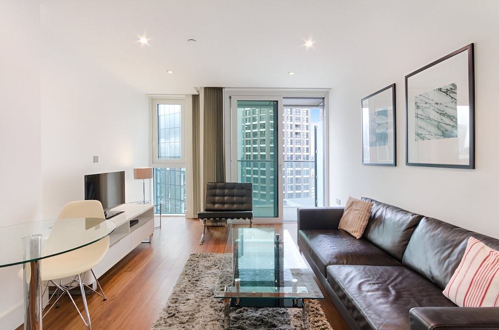 Still Life Aldgate Deluxe