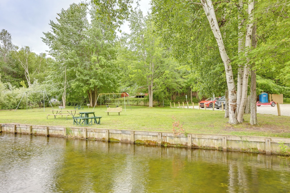 Walk to Lake Hamlin: Cottage Near Boat Launch