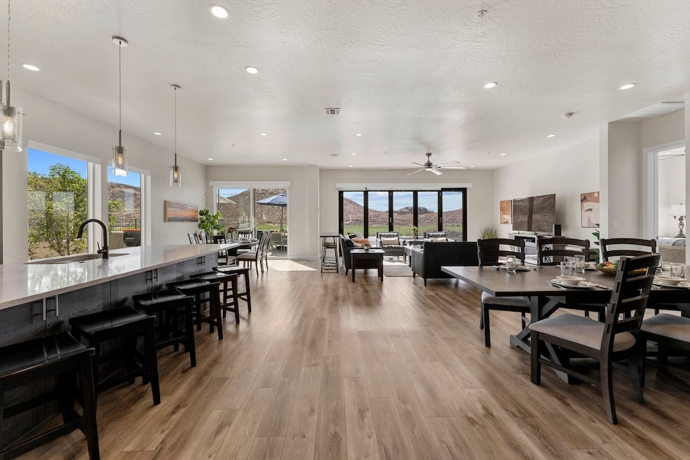 Coral Rock Vista 8 Bedroom Townhouse