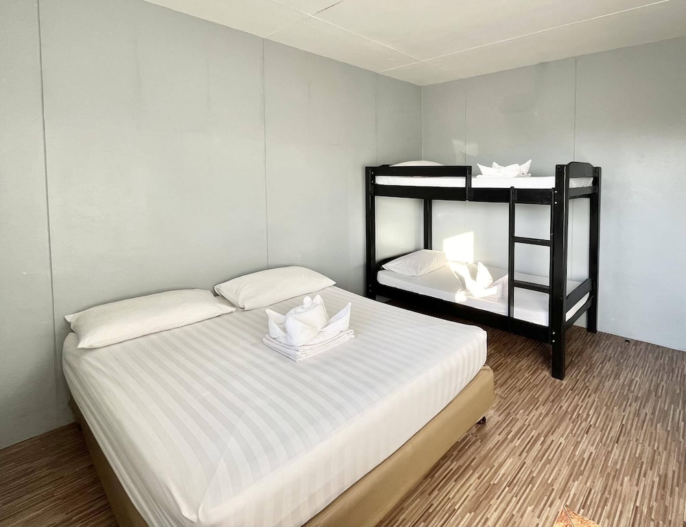 Domestic Guesthouse Budget Hotel NAIA view 4