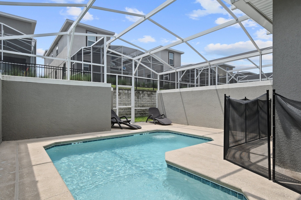 Cozy Family Retreat With Pool Near Disney World