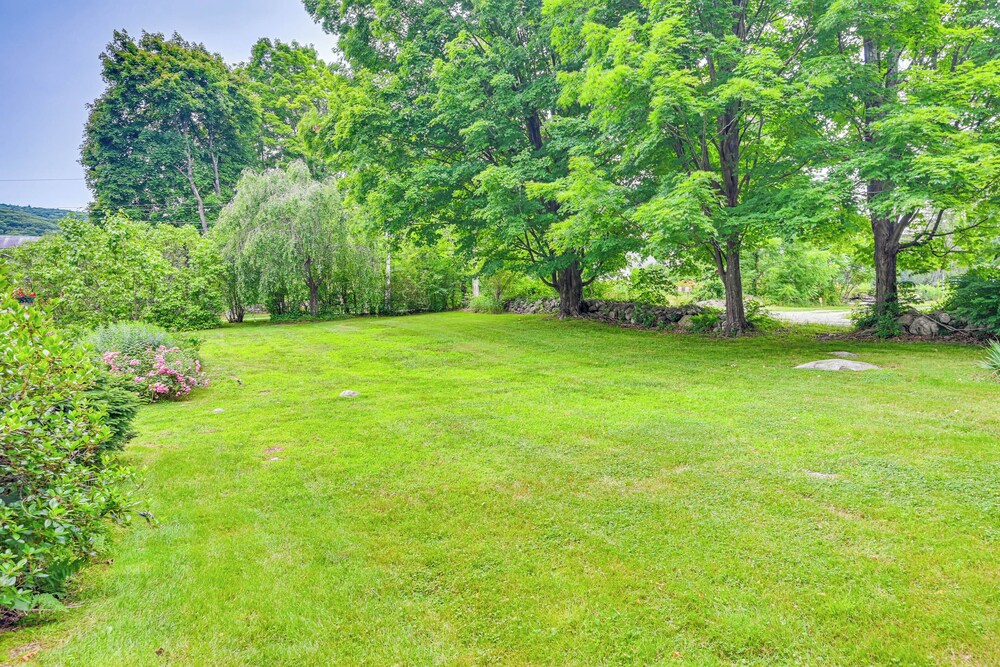 Historic Farmhouse Near Mountains & Colleges!