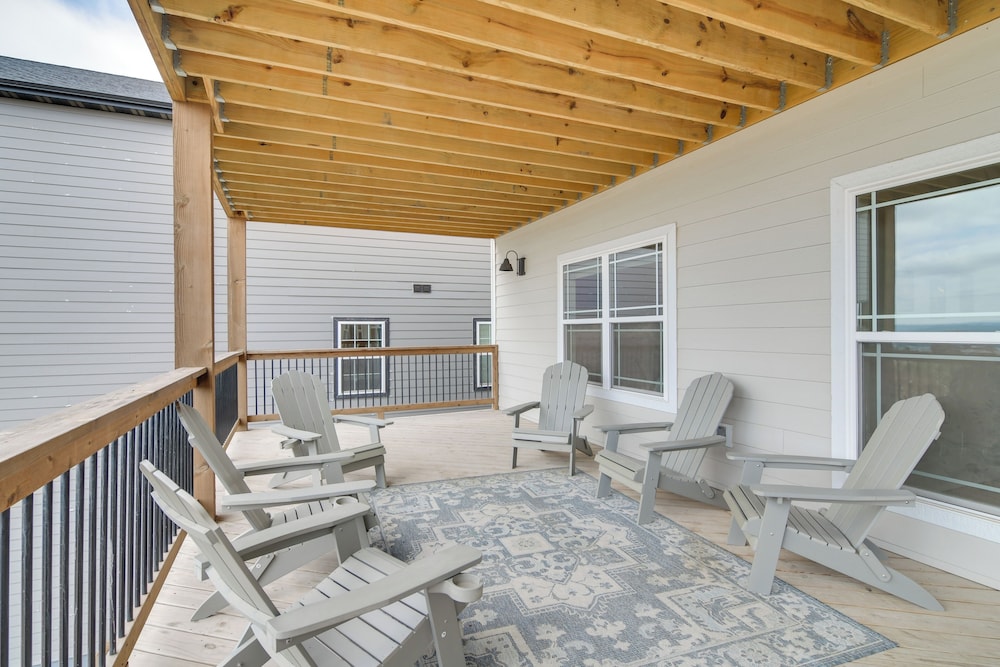 Table Rock Lake View & Games Galore: Family Lodge
