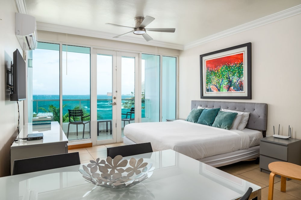 Bay View Iconic Old San Juan Private Balcony