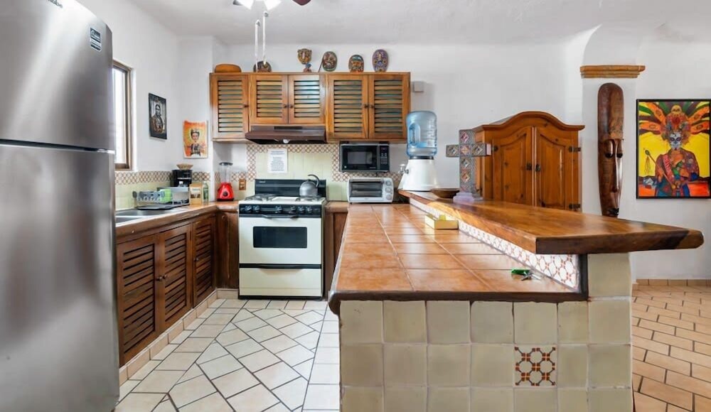 Ocean View 2Br Condo-balcony-beach-pool - 902