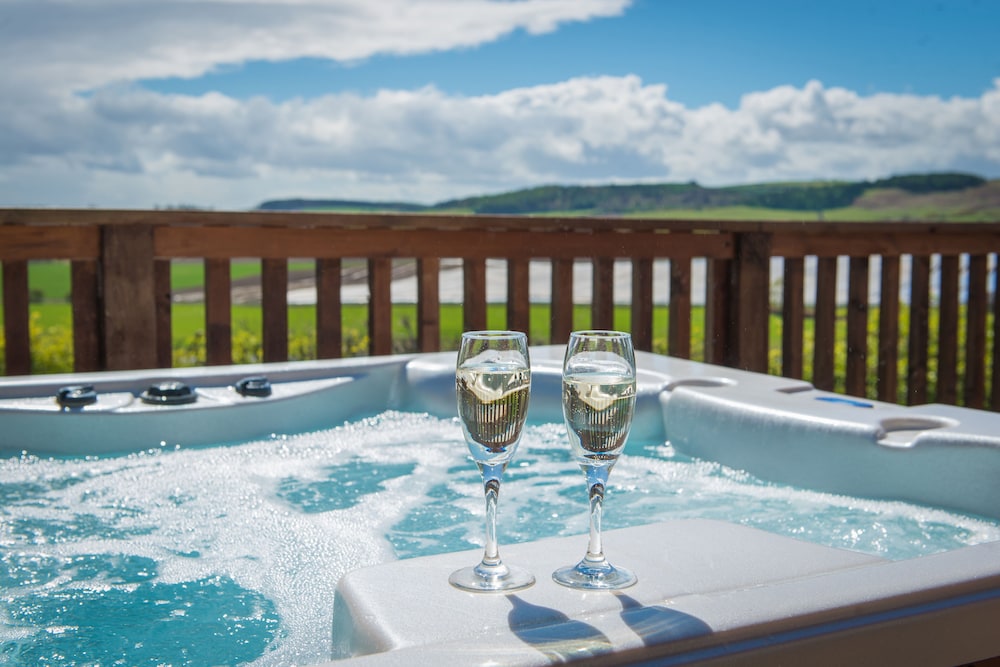 Barn Lodge With Hot Tub Near Cupar, Fife