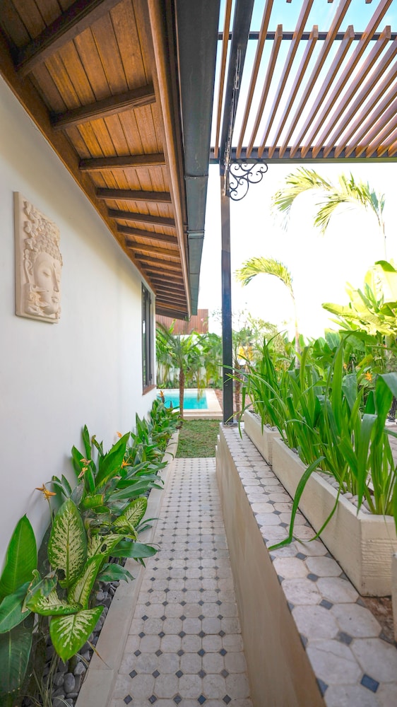 Luxurious Arakana Villa with Pool