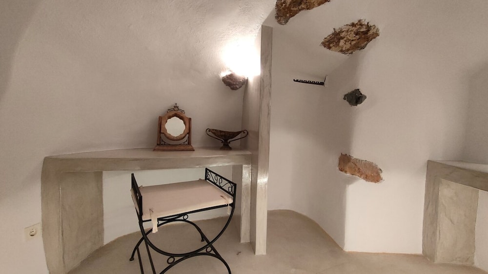 The Commander s Cave