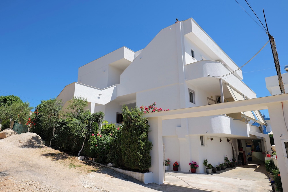 Vila Xhafa