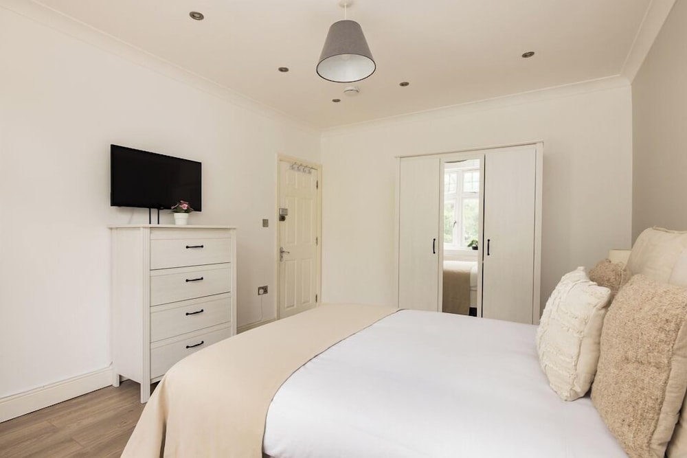 Cosy Double Room in Acton