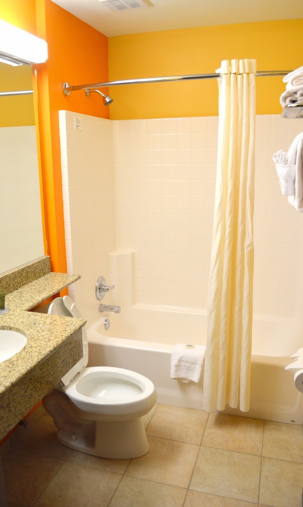 Microtel Inn and Suites by Wyndham Rawlins view 4