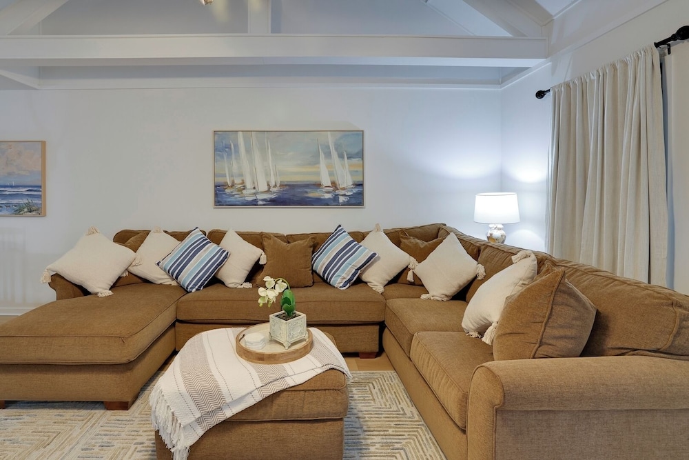 Hilton Head Retreat Gated Villa, Pets OK