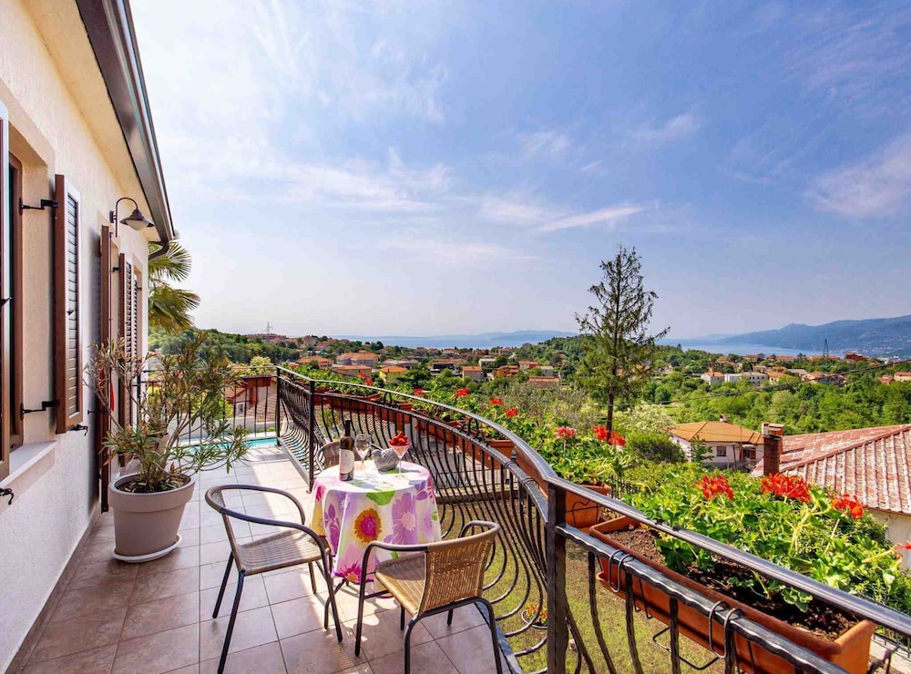 Modern Comfort With Shared Pool & Lush Green Surroundings in Kastav