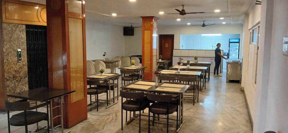 Hotel Edge Inn Jail Road Near Railway Ju