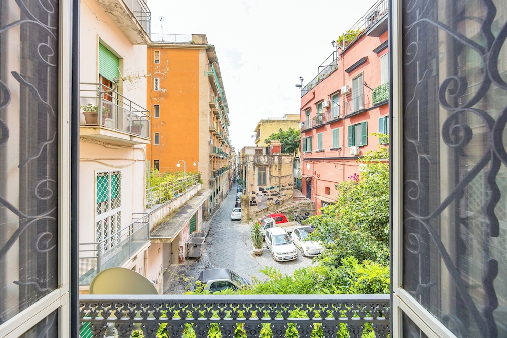 Smooth Vibes at Chiaia by Napoliapartments