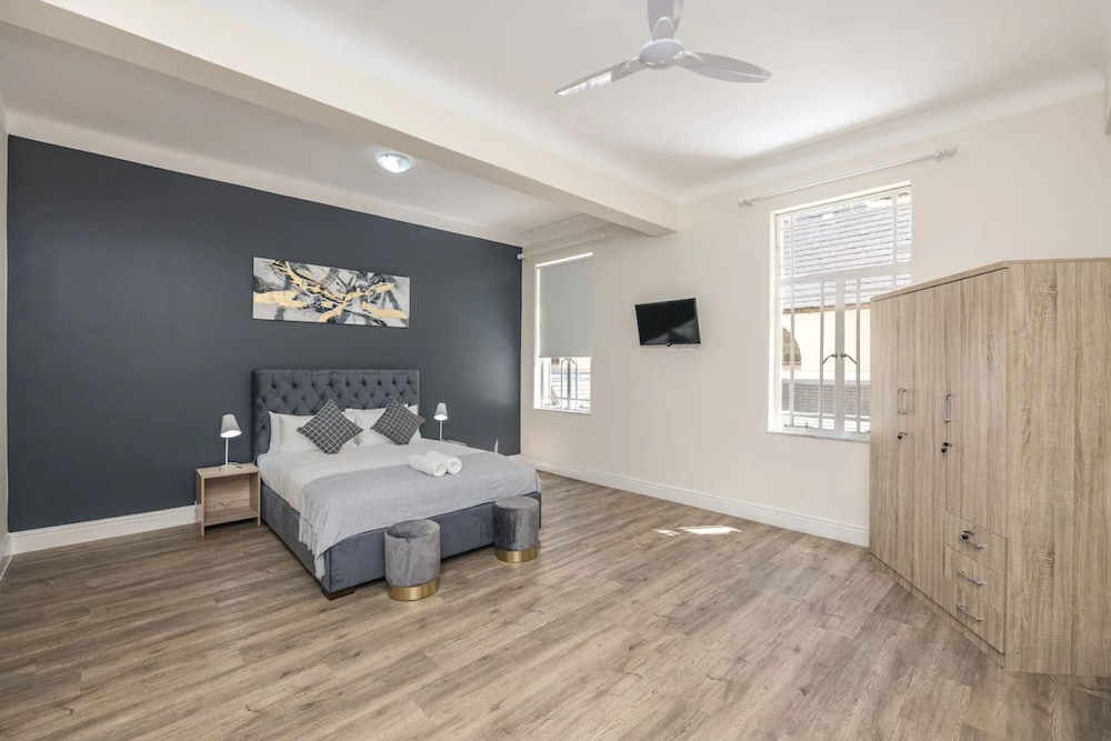 Cape Legacy - Spacious Studio Suite view 3