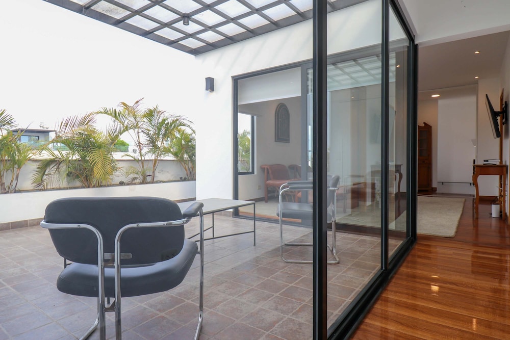 w Radiant 2BR w Modern Terrace in Miraflores